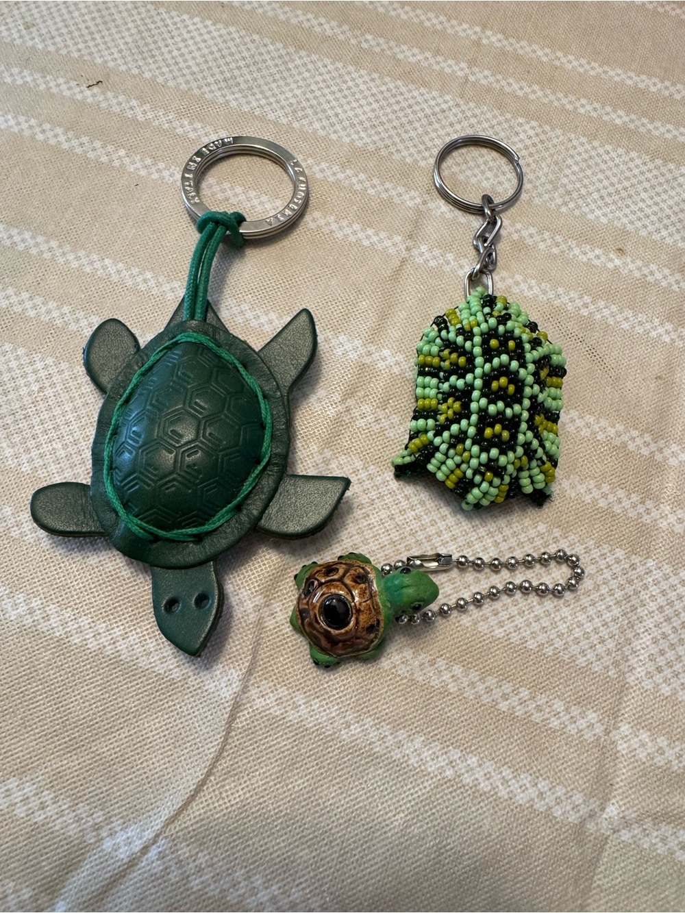 3 turtle keychains